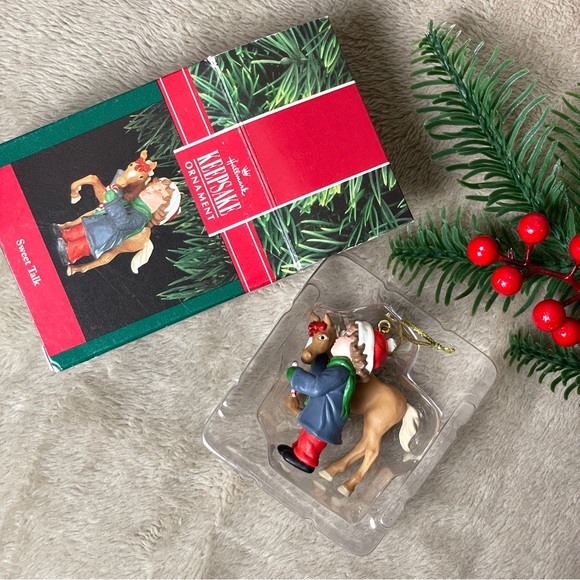 Keepsake ornament Sweet talk a foal and a boy - Picture 8 of 11